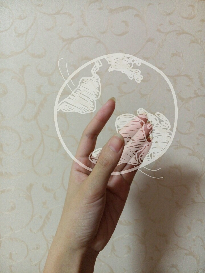 臭不要脸的说,感受修图美化诶屁屁方面也算有所心得了,但是我太懒,所以没好好分享过。 下午在家闲粗屁,试了试之前没玩过的方法。以下是实验图。 多边形素材像素确实是渣,自己的手也拍虚了。。。。实验作品,确实不认真,大家讲究看,领会精神么么哒! 以下是,手里拿点啥(dei,我已经懒到连素材都懒得找了。。。 除了第三张加了水印的,其他都是原图叠加,懒癌晚上敬上( ̄ ̄)